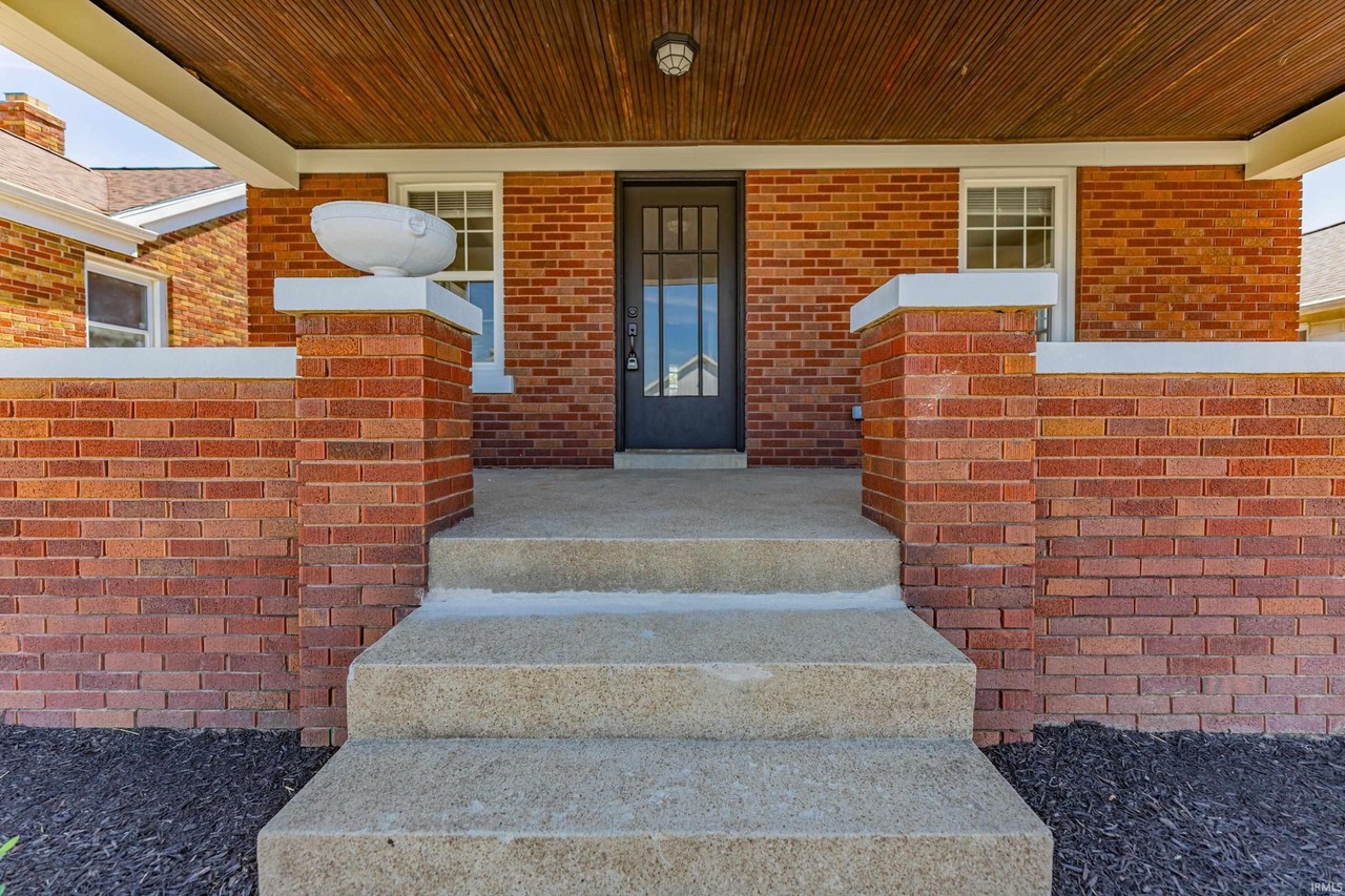 757 E Delaware St - Photo 4 of 36