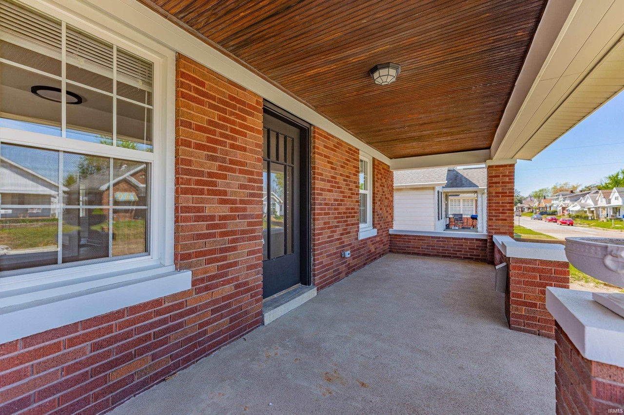 757 E Delaware St - Photo 5 of 36