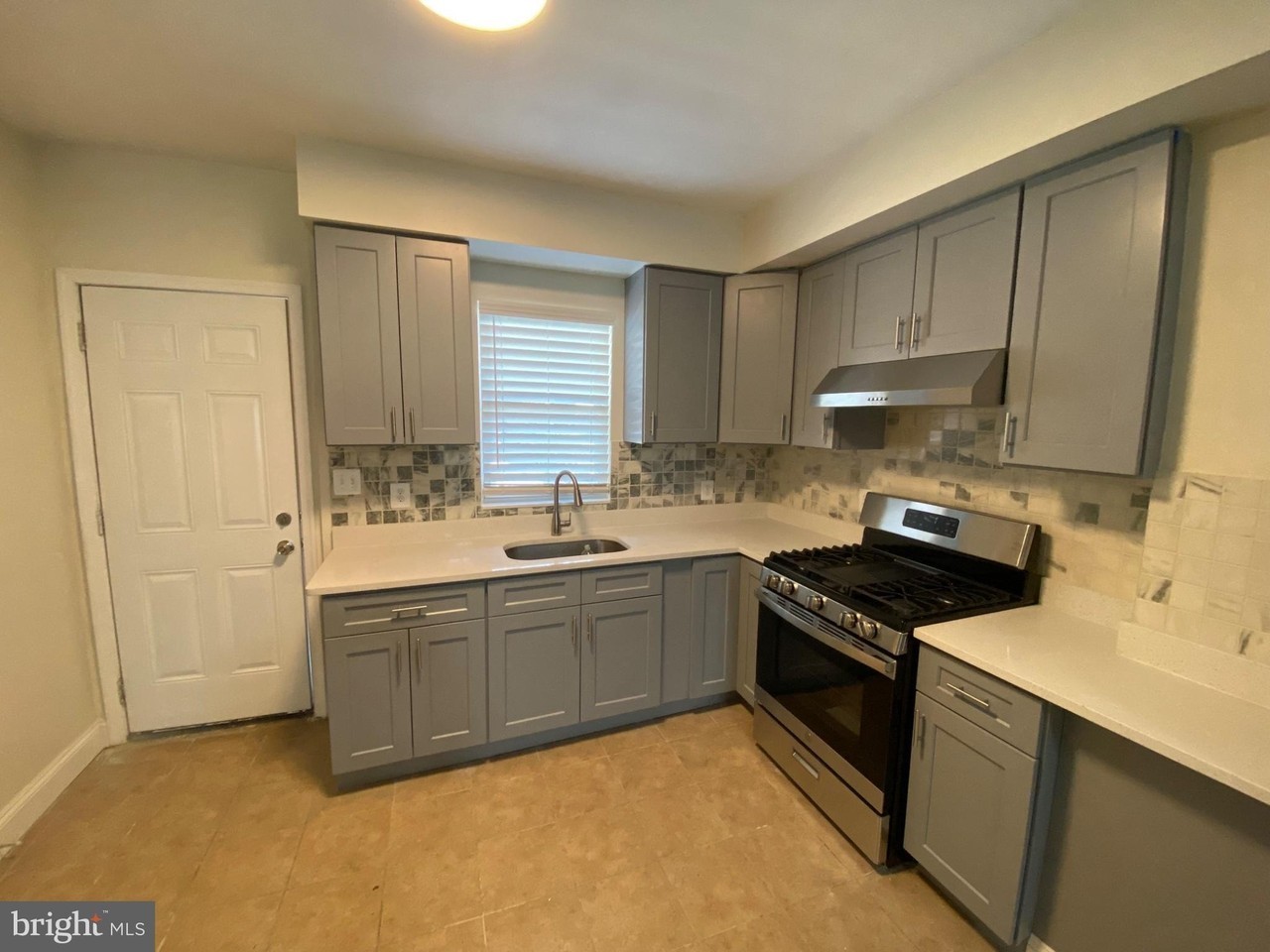 635 S Macon St - Photo 7 of 20