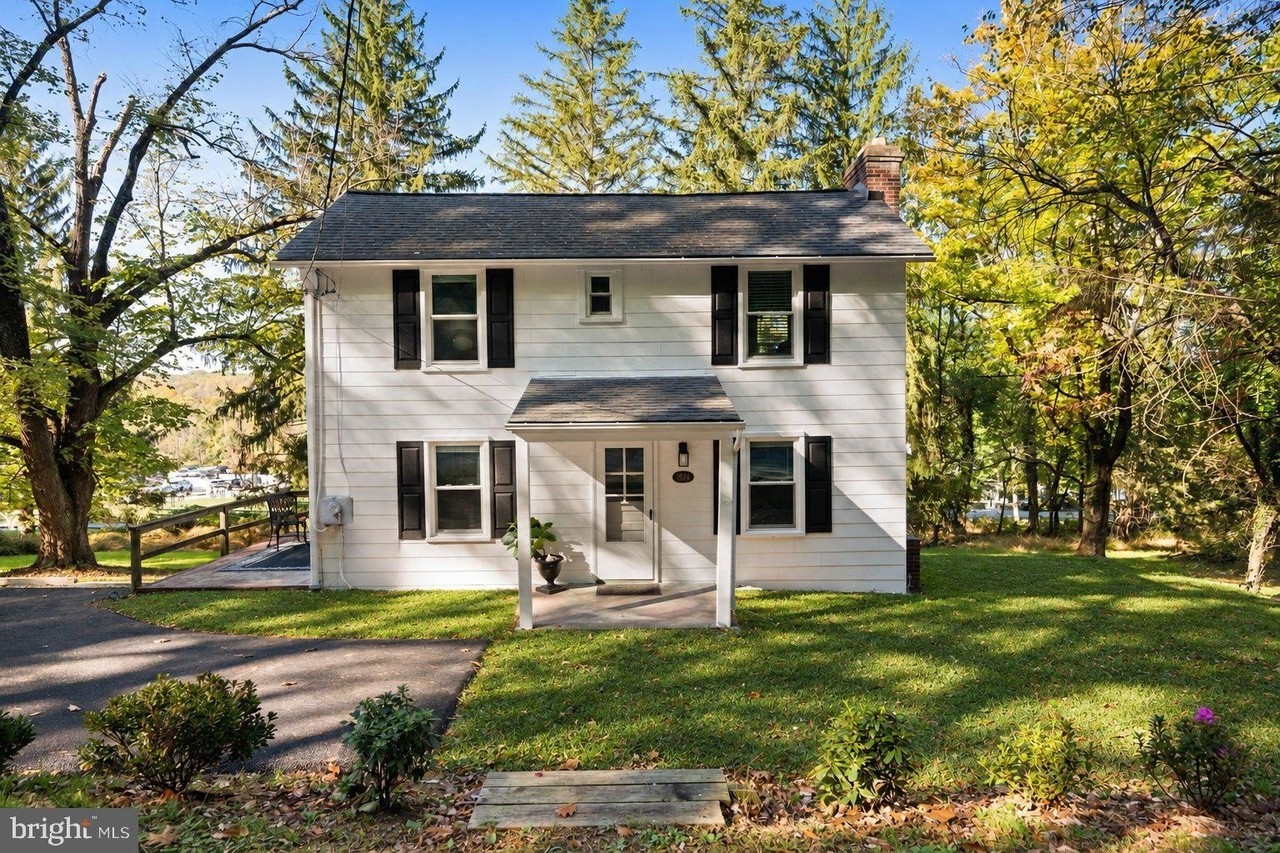 1824 Hillside Rd - Photo 2 of 46
