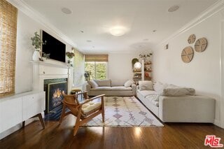 3012 S Beverly Dr - Photo 3 of 8