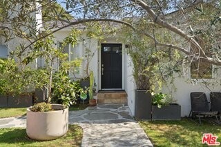 3012 S Beverly Dr - Photo 4 of 8