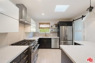 3012 S Beverly Dr - Photo 6 of 8