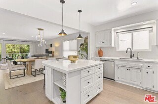 1561 Manning Ave - Photo 2 of 8