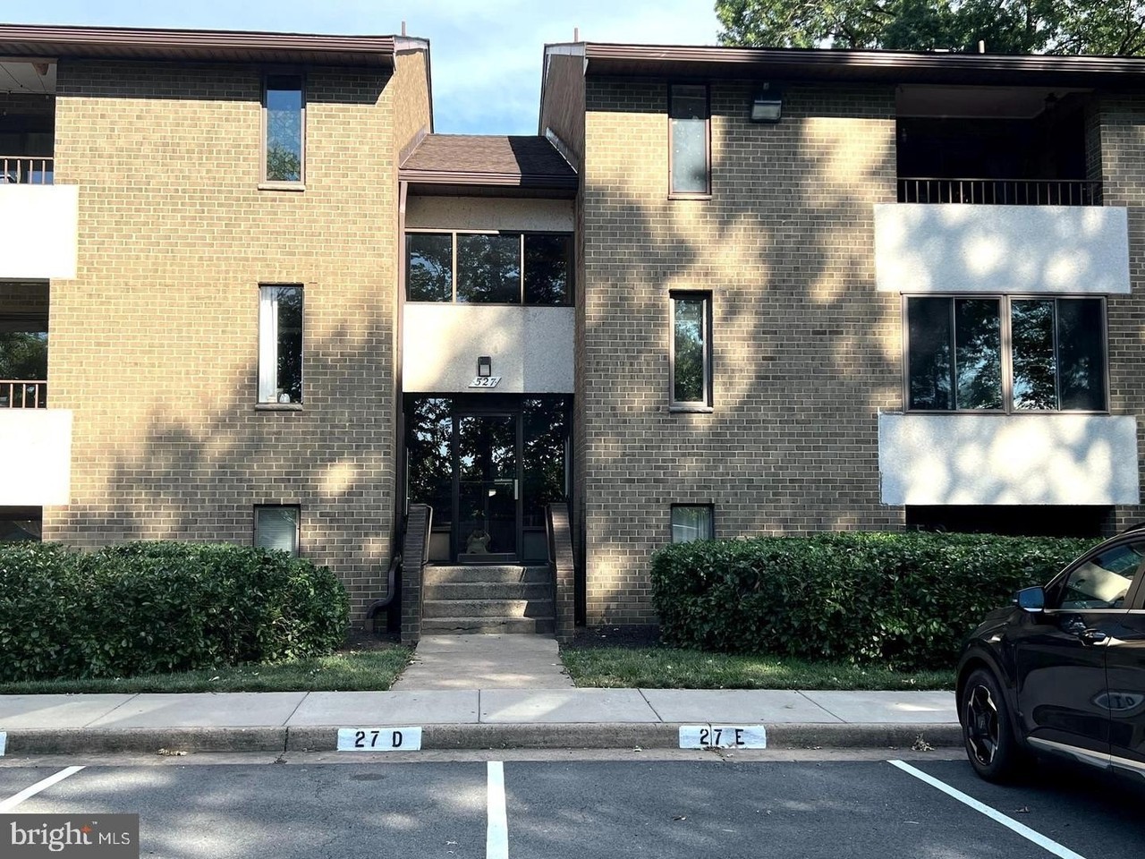 527 Florida Ave #103 - Photo 2 of 26