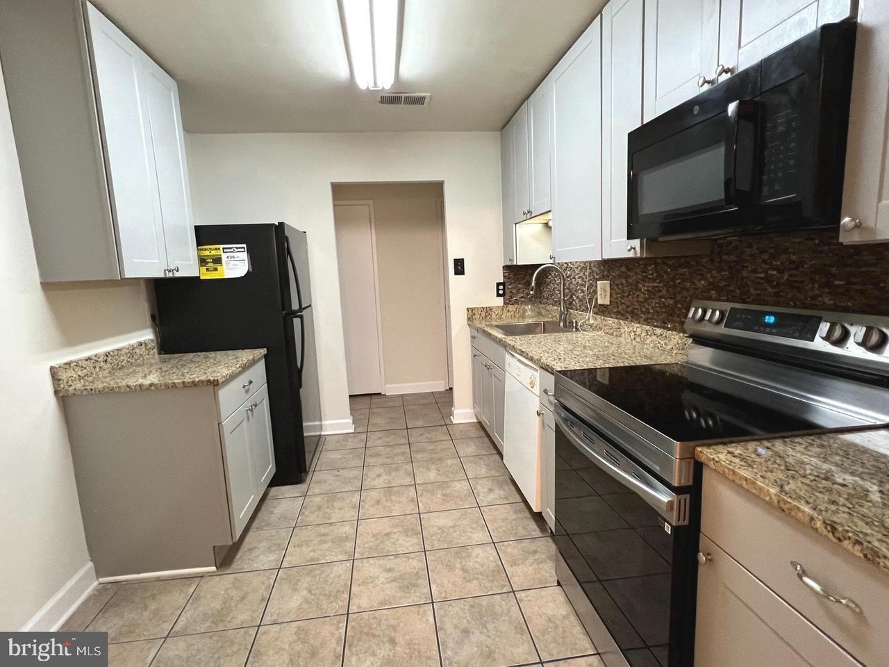 527 Florida Ave #103 - Photo 5 of 26