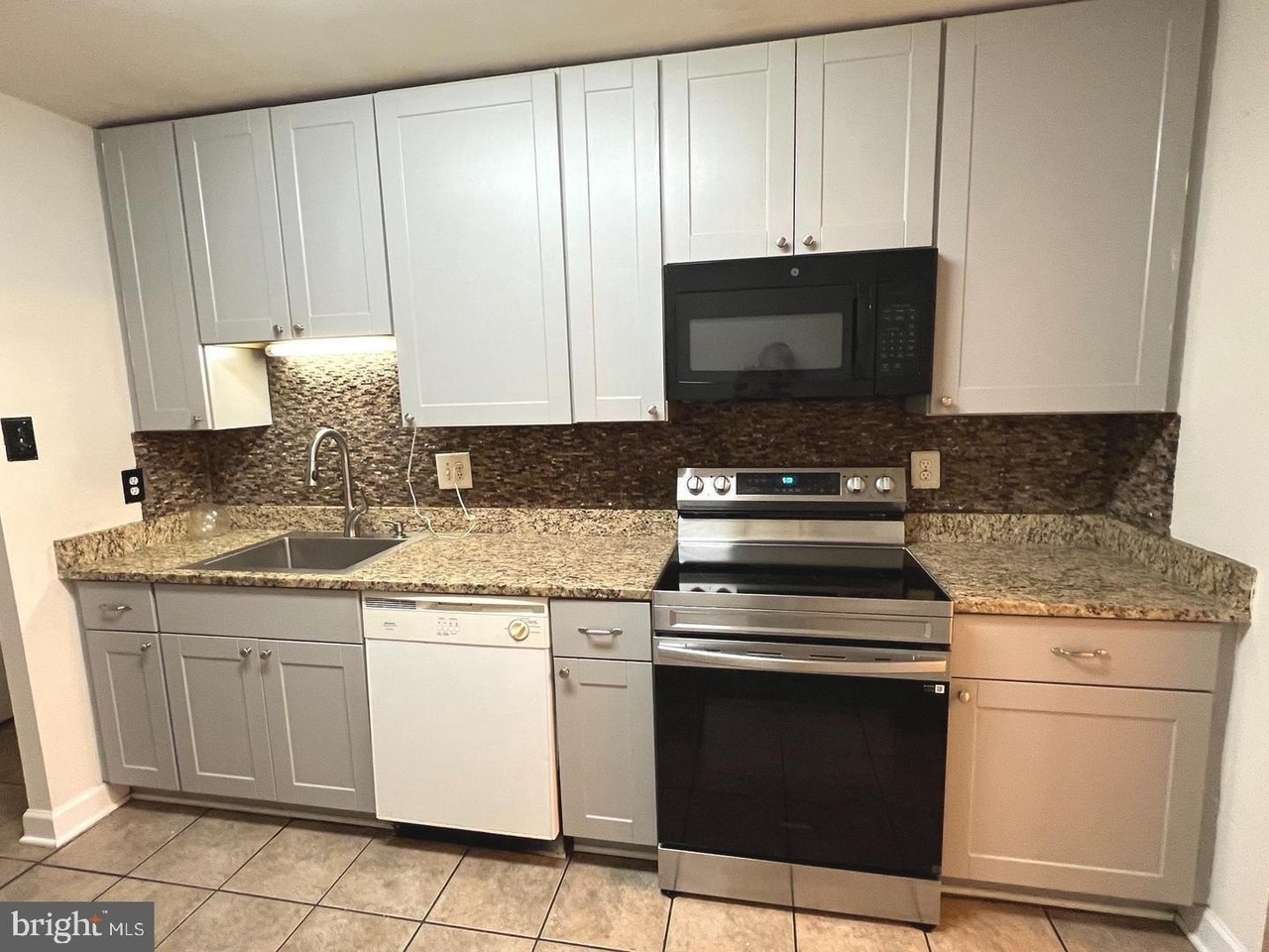 527 Florida Ave #103 - Photo 6 of 26