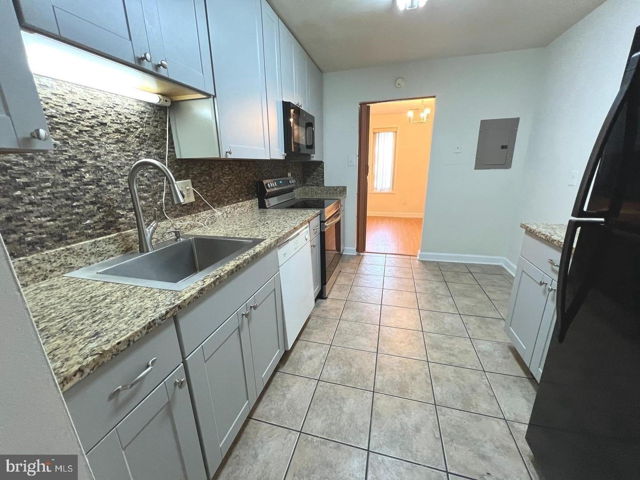 527 Florida Ave #103 - Photo 7 of 26