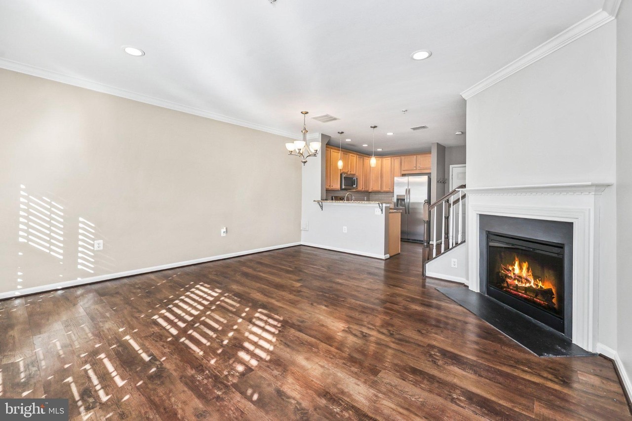 6323 Iris Meadow Ln - Photo 7 of 38