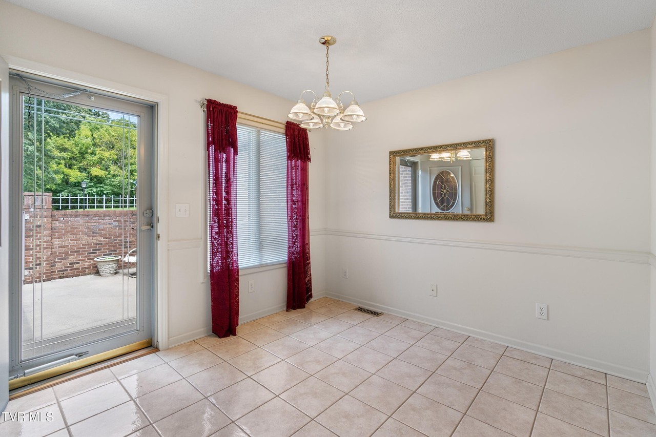 310 Viking Pl - Photo 2 of 10