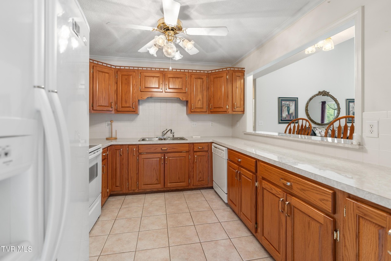 310 Viking Pl - Photo 3 of 10