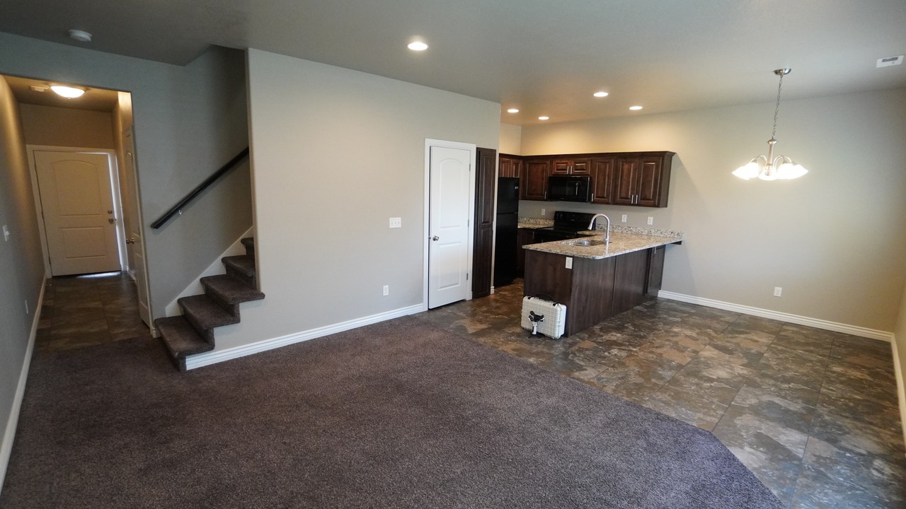 2895 Nw - Photo 2 of 20