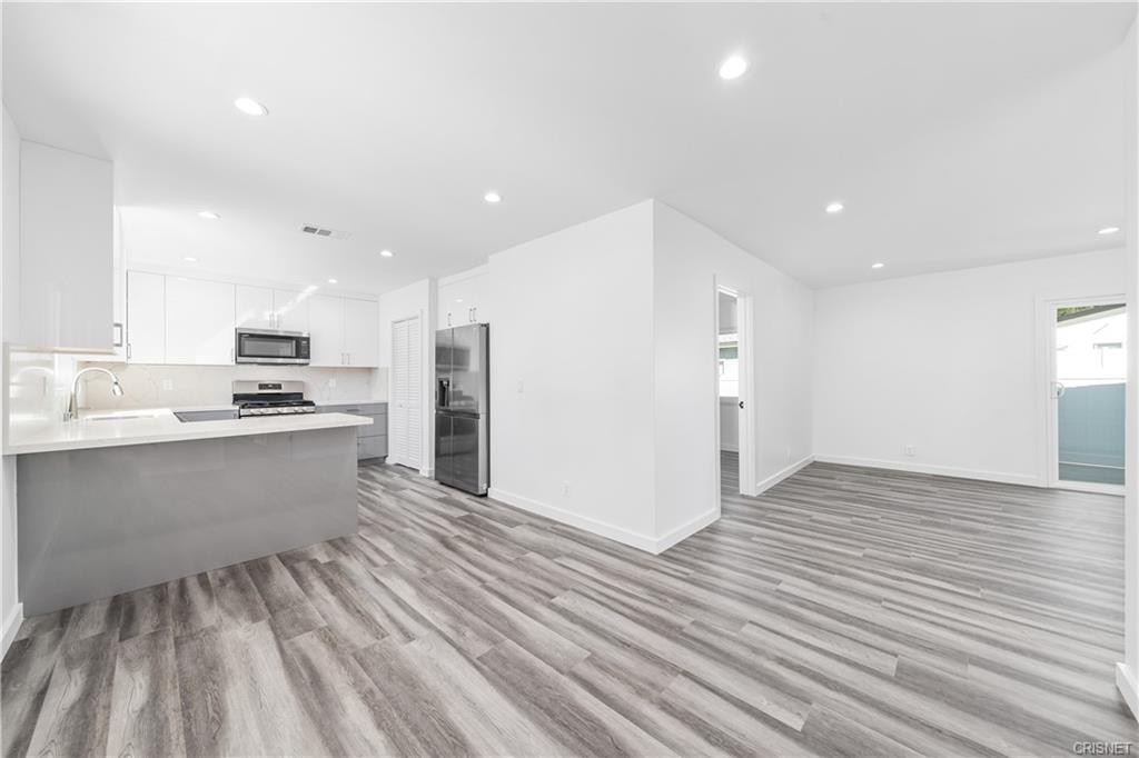18815 Lemay St - Photo 6 of 27