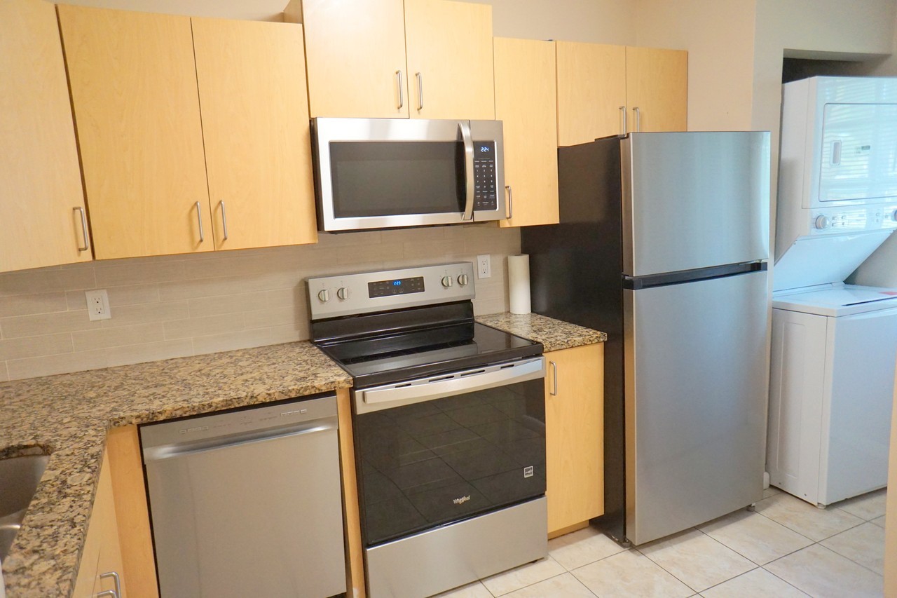 4073 Northwest 114th Avenue - Photo 4 of 37