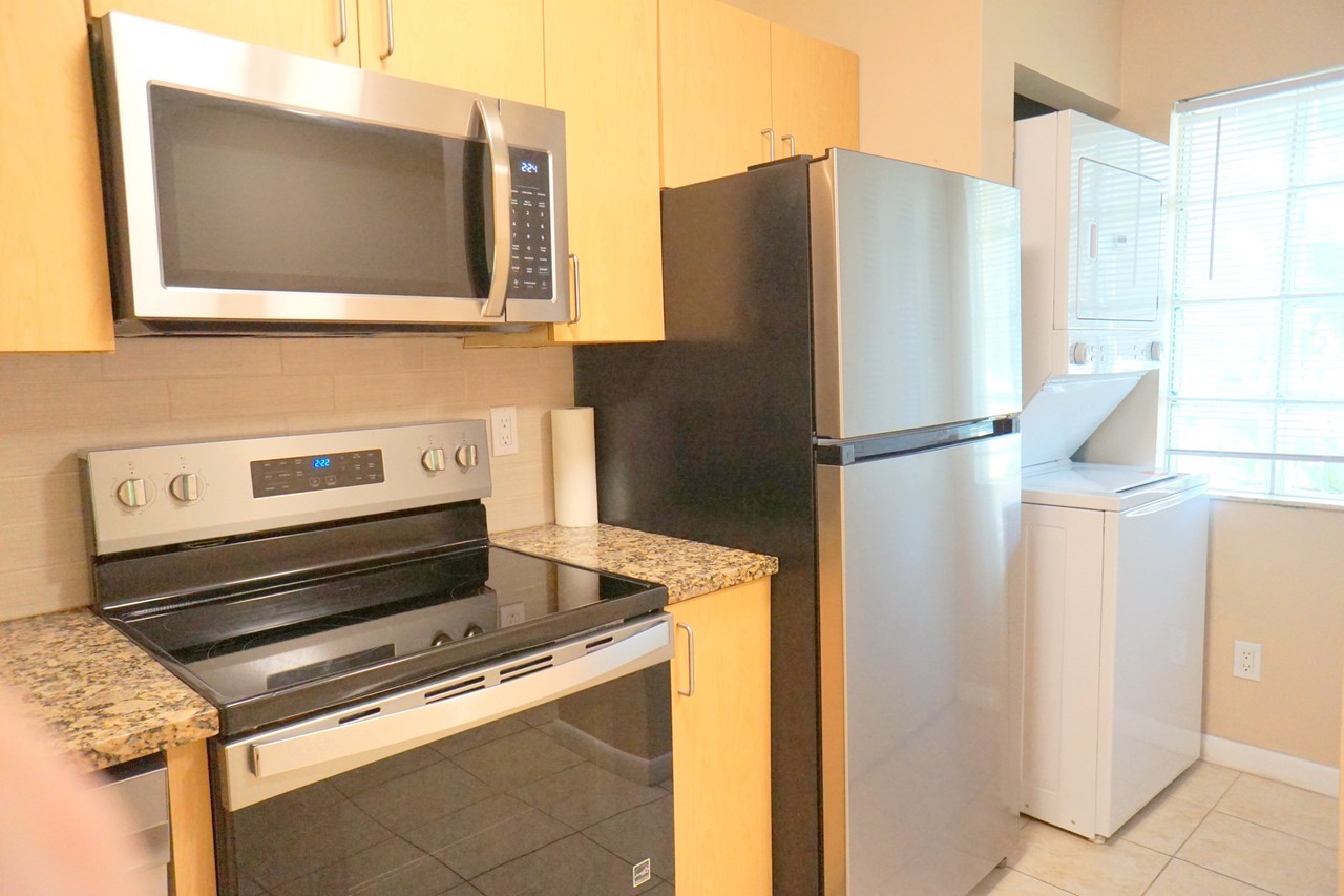4073 Northwest 114th Avenue - Photo 5 of 37