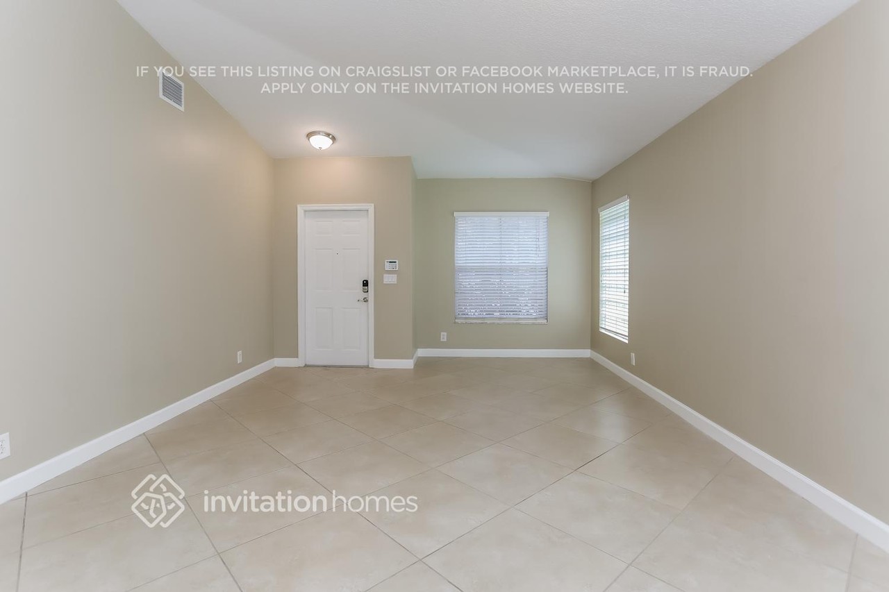 5067 Nw 122nd Ave - Photo 3 of 19