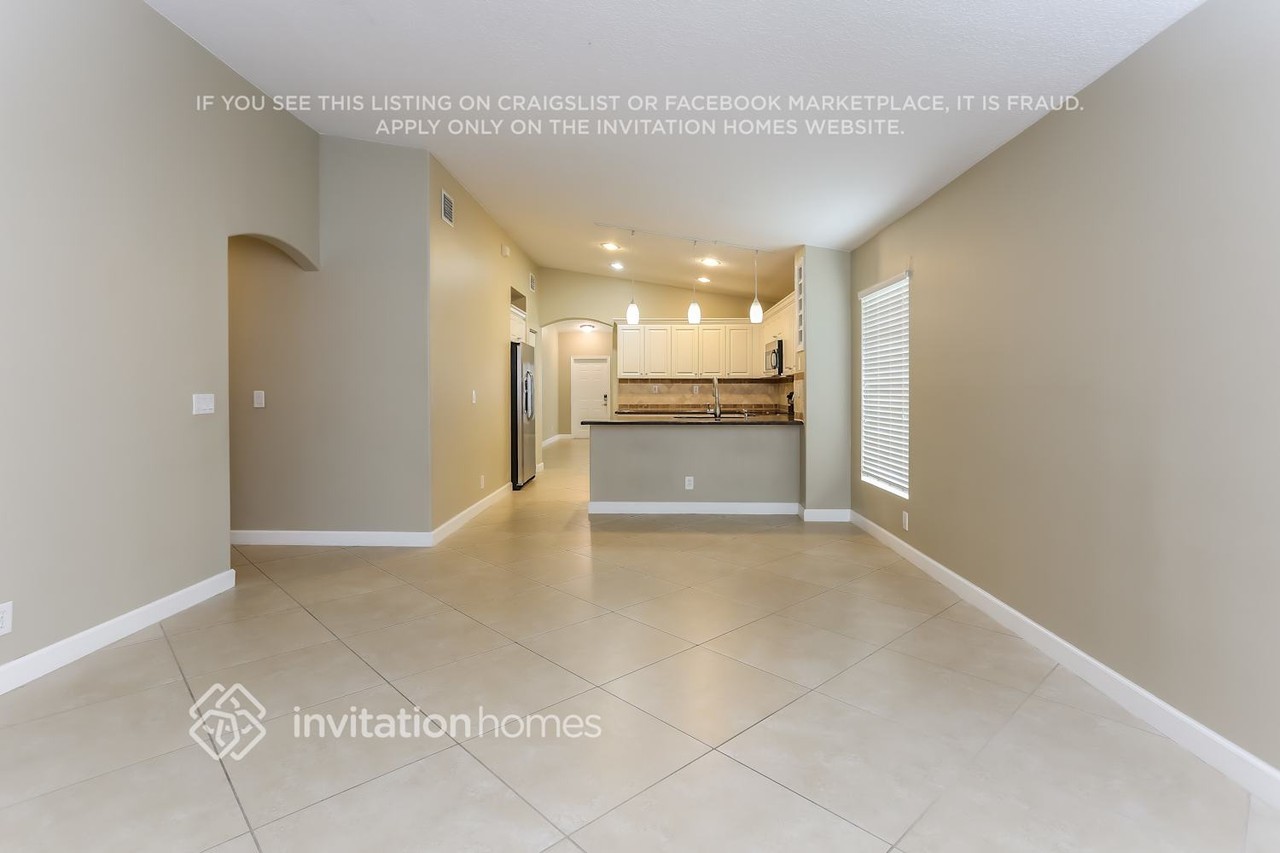 5067 Nw 122nd Ave - Photo 4 of 19
