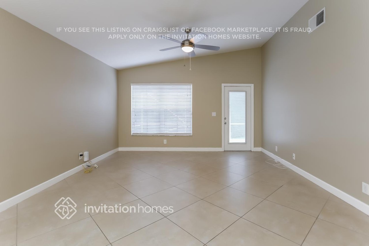 5067 Nw 122nd Ave - Photo 5 of 19