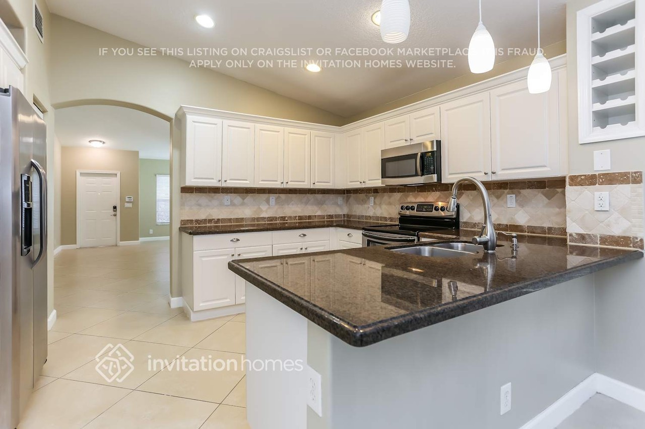 5067 Nw 122nd Ave - Photo 6 of 19