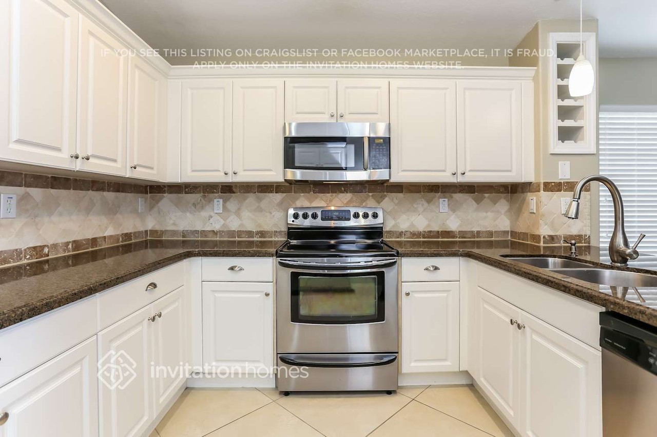 5067 Nw 122nd Ave - Photo 7 of 19