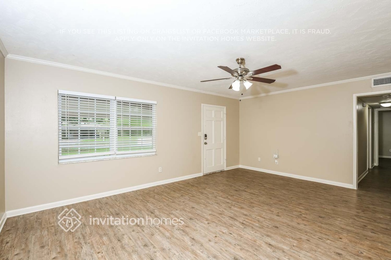 3309 Australian Cir - Photo 4 of 17