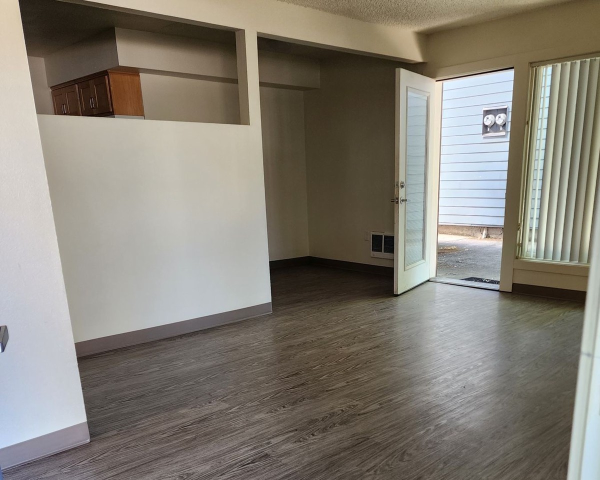 5802 N Michigan Ave - Photo 4 of 15