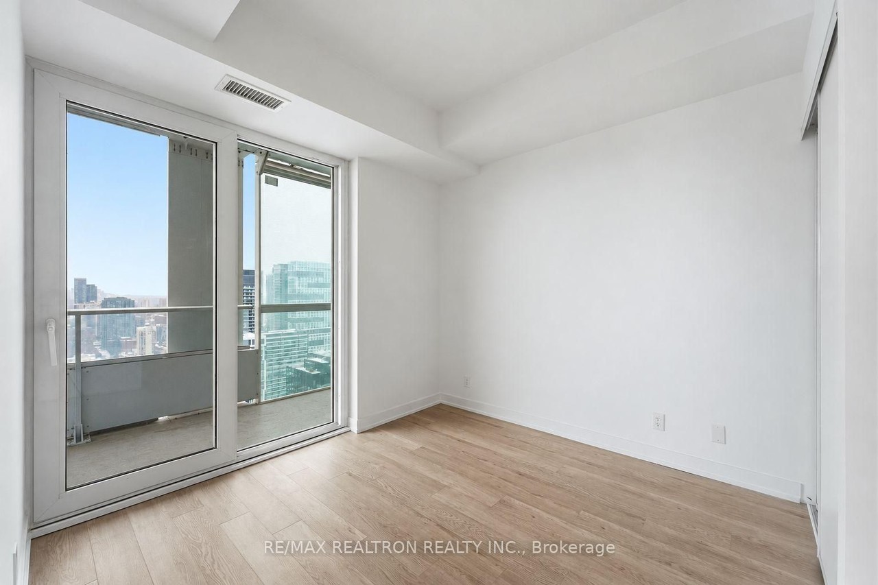 88 Queen Street East #4711 - Photo 7 of 19