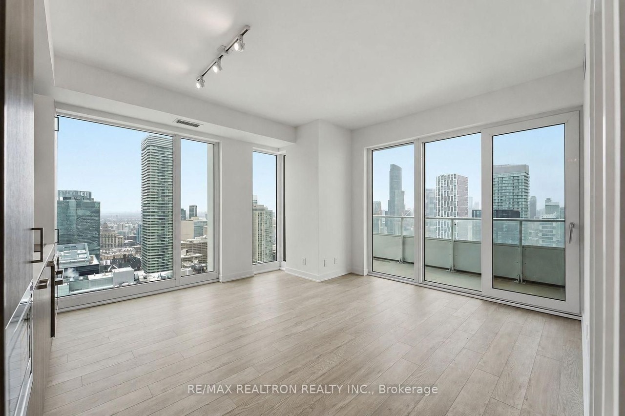 88 Queen Street East #4711 - Photo 5 of 19