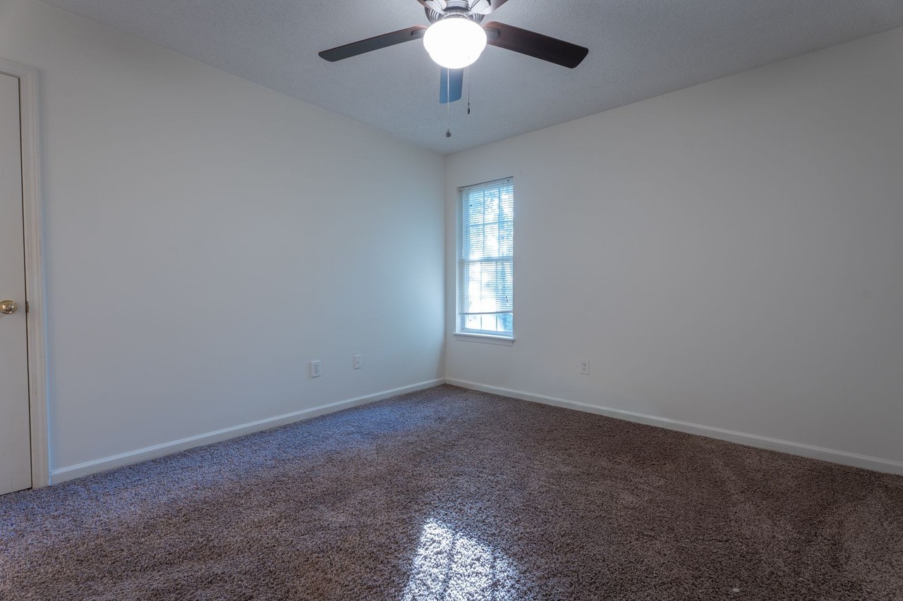 108 Pine Ridge Ln - Photo 4 of 16