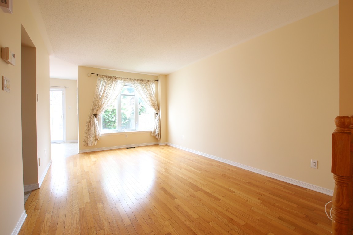 229 Portrush Ave - Photo 5 of 25