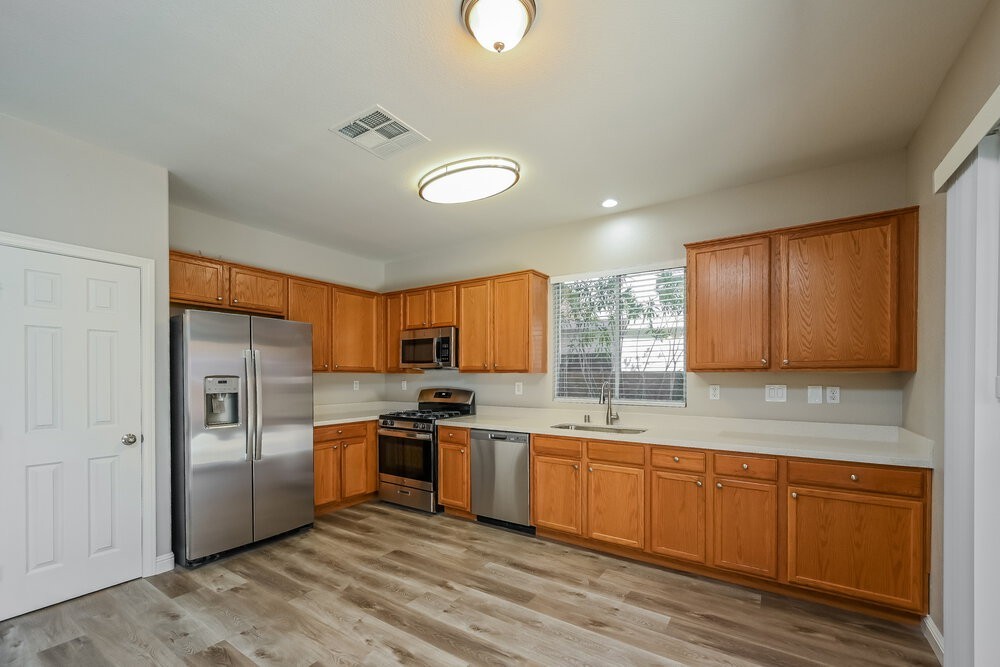 7018 Salt Marsh Ct - Photo 4 of 17