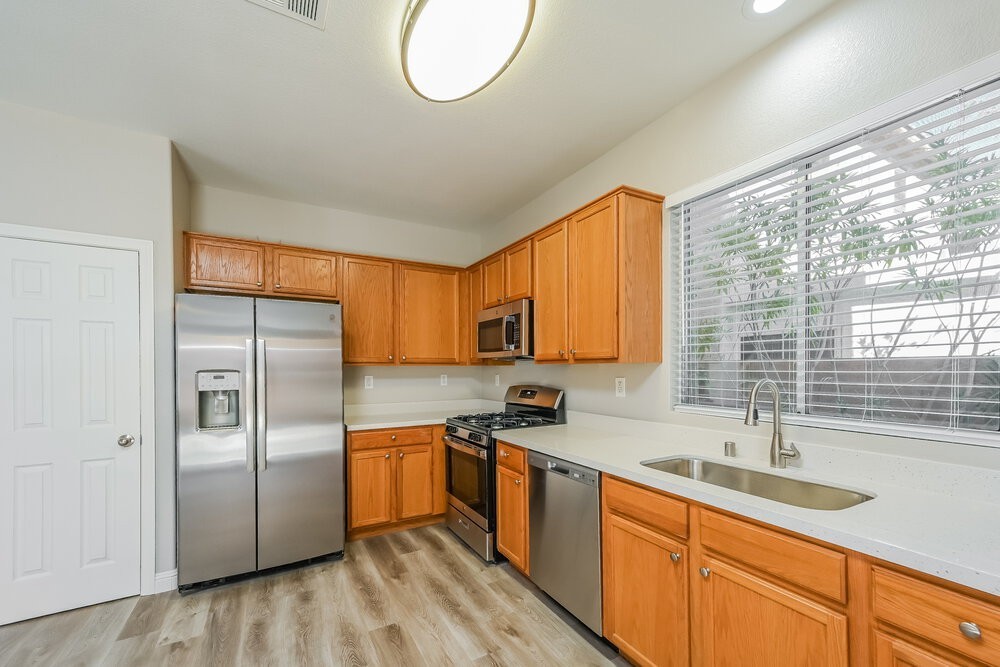 7018 Salt Marsh Ct - Photo 5 of 17