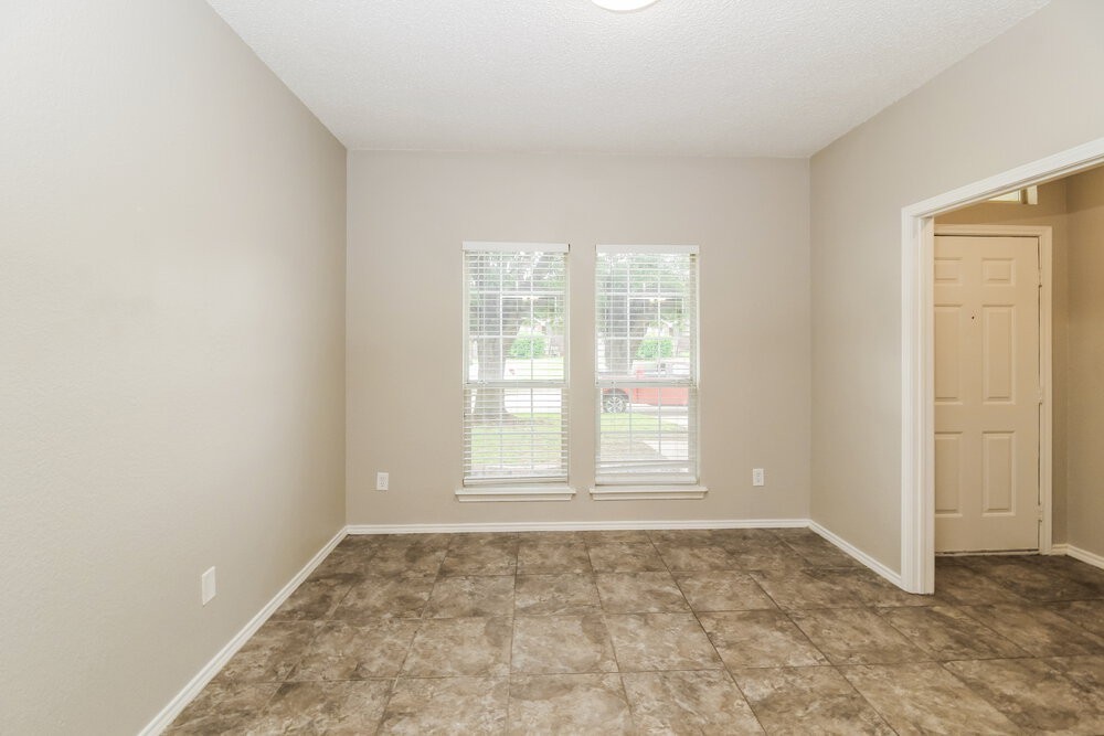 1753 Overland St - Photo 6 of 17