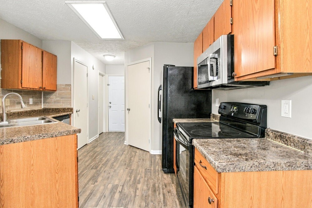 4465 Connaught West Dr - Photo 5 of 17