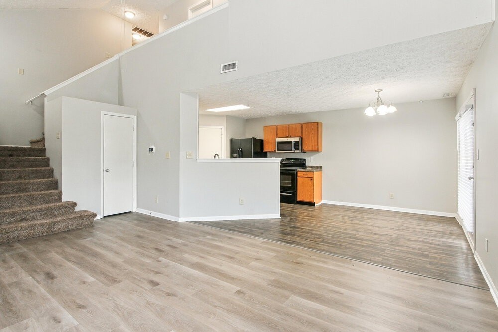 4465 Connaught West Dr - Photo 7 of 17