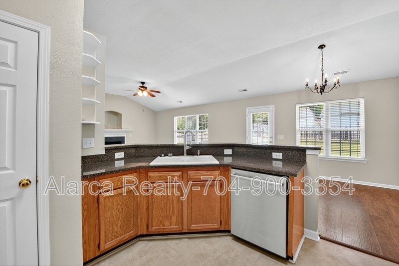 11223 Dickie Ross Rd - Photo 4 of 23