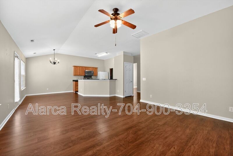 11223 Dickie Ross Rd - Photo 6 of 23