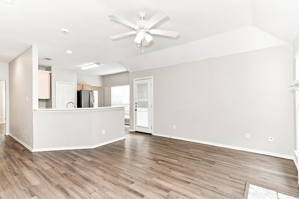 2823 Saint Martin Dr - Photo 4 of 16