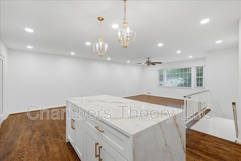 7838 Brompton St - Photo 6 of 36