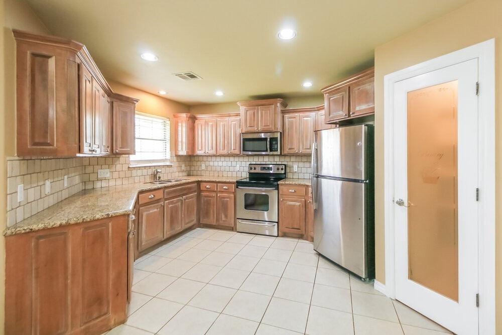 2617 Se 6th Cir - Photo 7 of 16