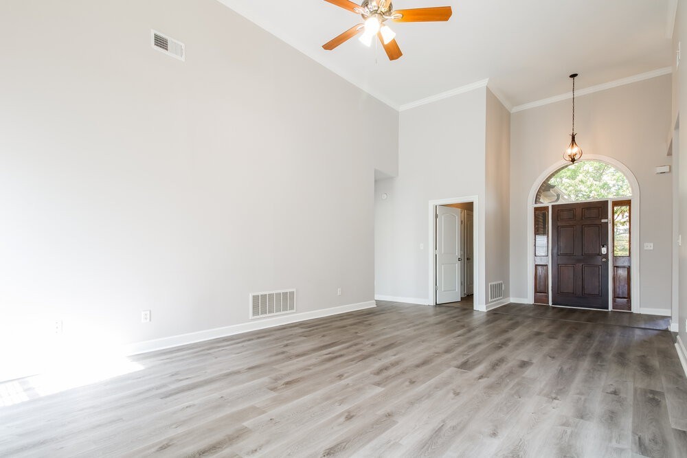 4388 Bloombury St - Photo 4 of 16