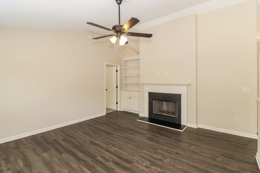 424 Charleston Pl - Photo 4 of 17
