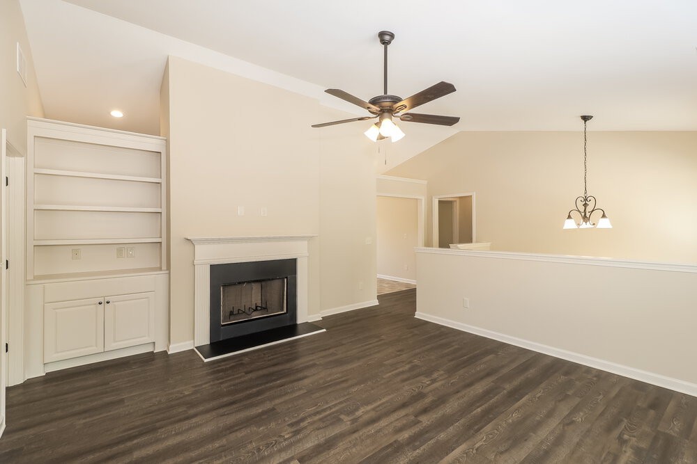 424 Charleston Pl - Photo 5 of 17