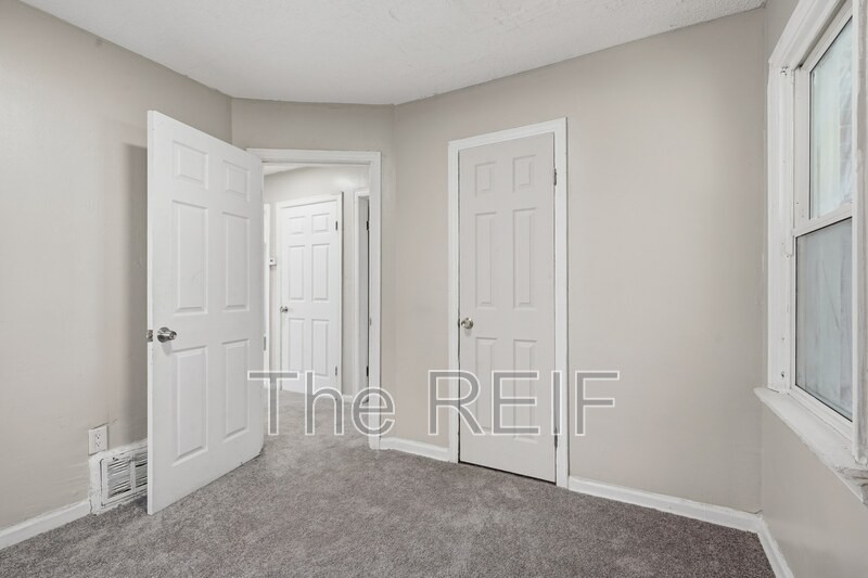 19711 Shields St - Photo 6 of 25