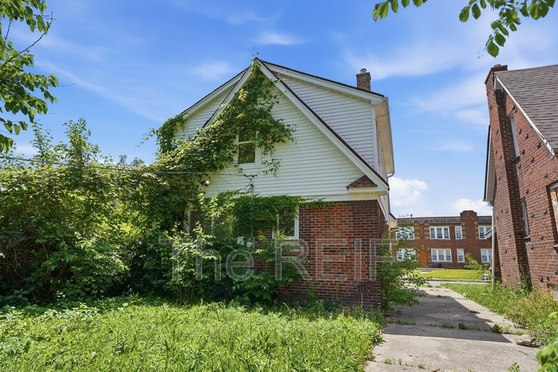 14732 Woodmont Ave - Photo 6 of 25