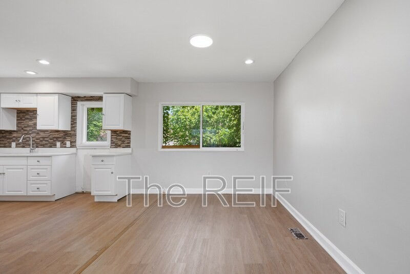 14732 Woodmont Ave - Photo 7 of 25