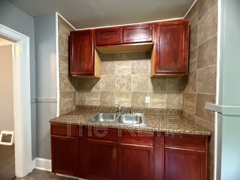 13684 Wadsworth St - Photo 3 of 10