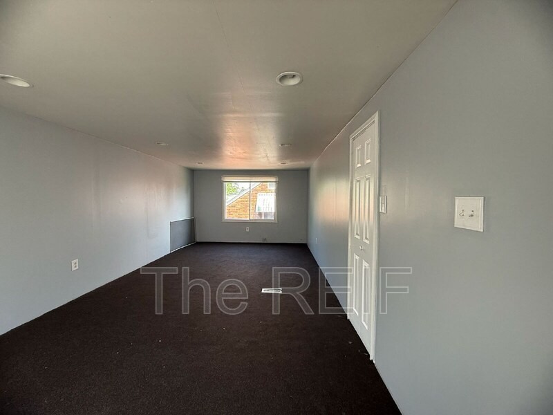 13684 Wadsworth St - Photo 5 of 10