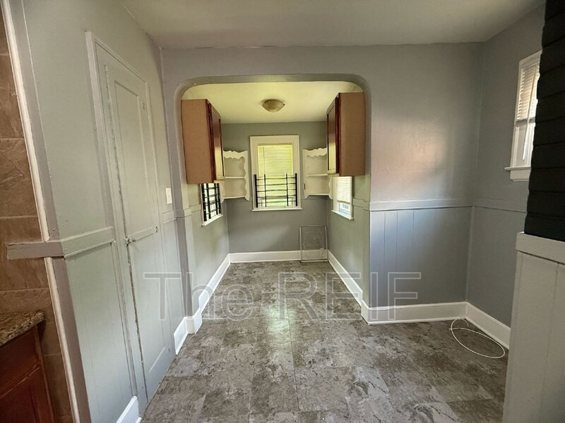 13684 Wadsworth St - Photo 7 of 10