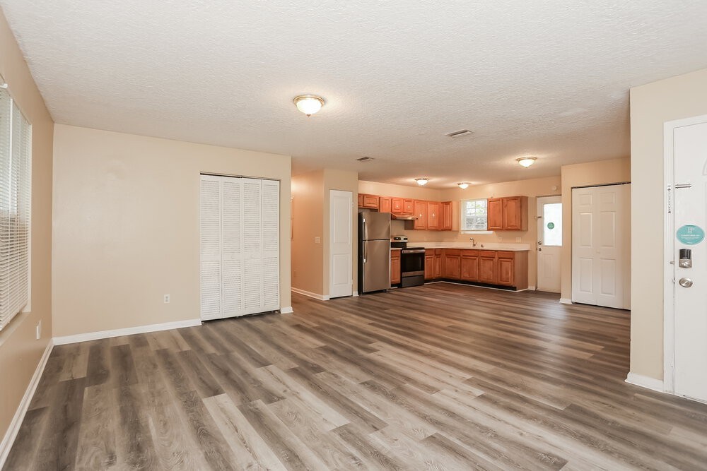 2870 W 9th St - Photo 4 of 16